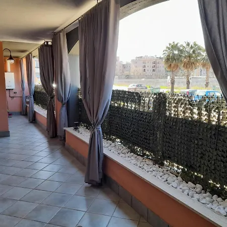 Casa Con Veranda In Centro - Comodo Parcheggio E Garage Incluso