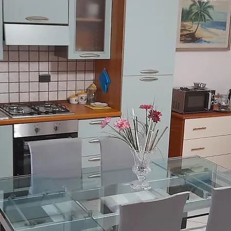 Apartman Casa Con Veranda In Centro - Comodo Parcheggio E Garage Incluso Latina