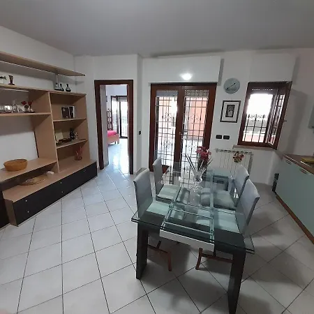 Casa Con Veranda In Centro - Comodo Parcheggio E Garage Incluso Apartman