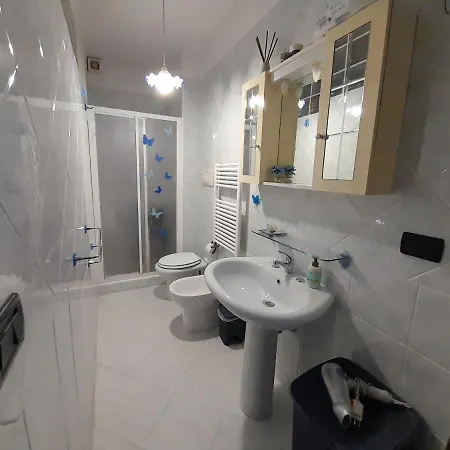 Casa Con Veranda In Centro - Comodo Parcheggio E Garage Incluso Apartman *