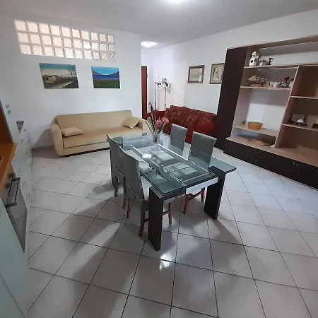Casa Con Veranda In Centro - Comodo Parcheggio E Garage Incluso
