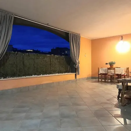 Casa Con Veranda In Centro - Comodo Parcheggio E Garage Incluso *
