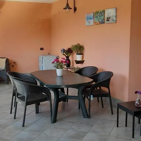 Casa Con Veranda In Centro - Comodo Parcheggio E Garage Incluso *